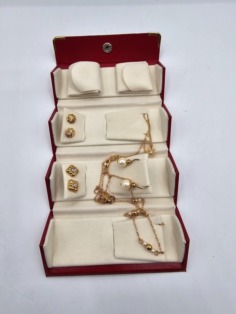 Travel Boxed jewelry set containing necklaces, earrings Vintage Gold Tone